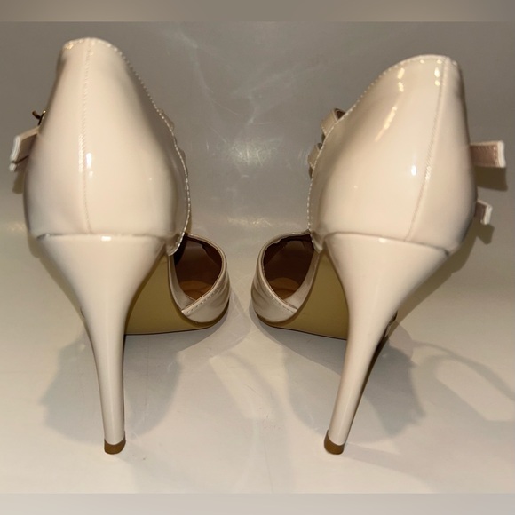 SALE‼️Brand New Journee Collection Women’s Cream Heels - Picture 3 of 3